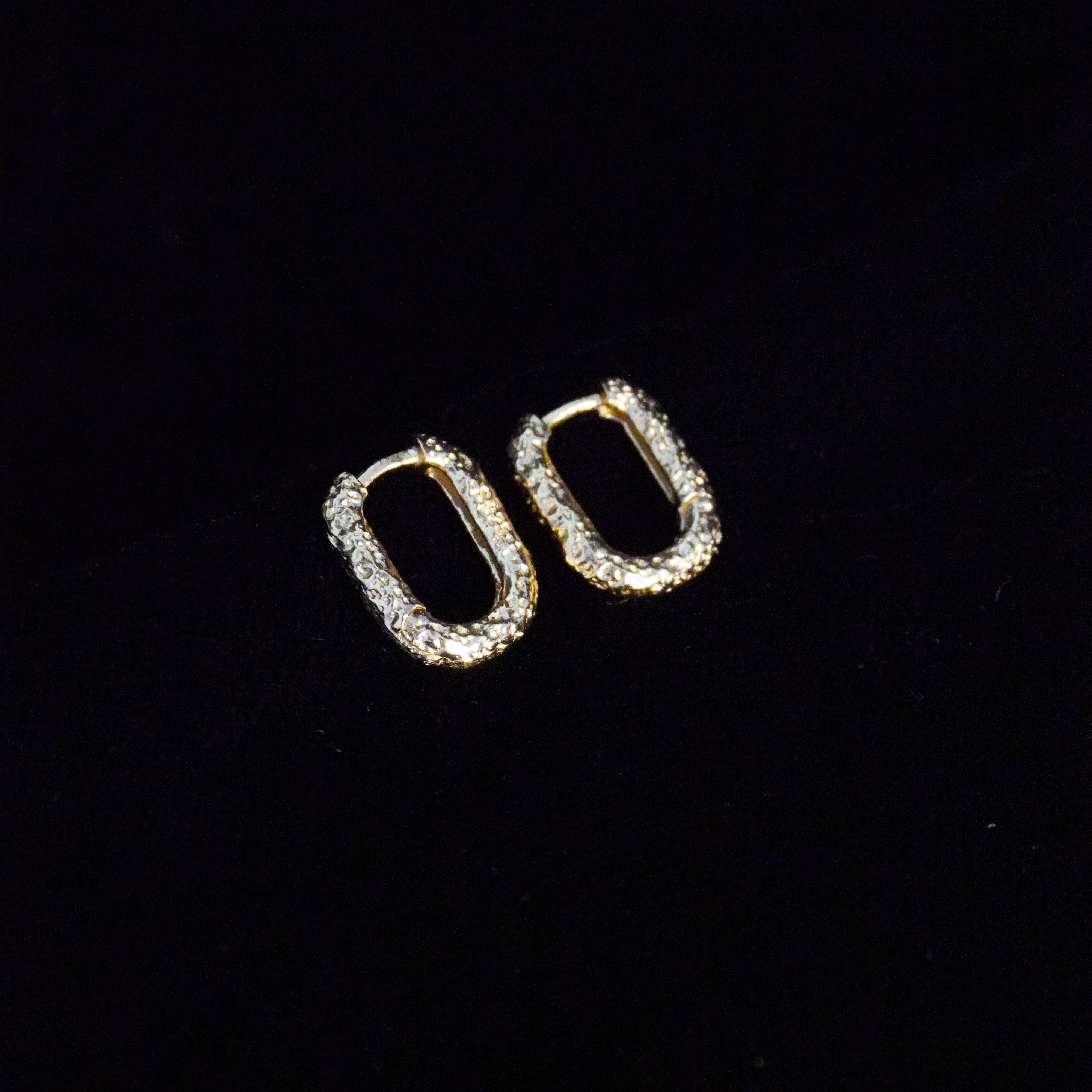 Textured Huggie
