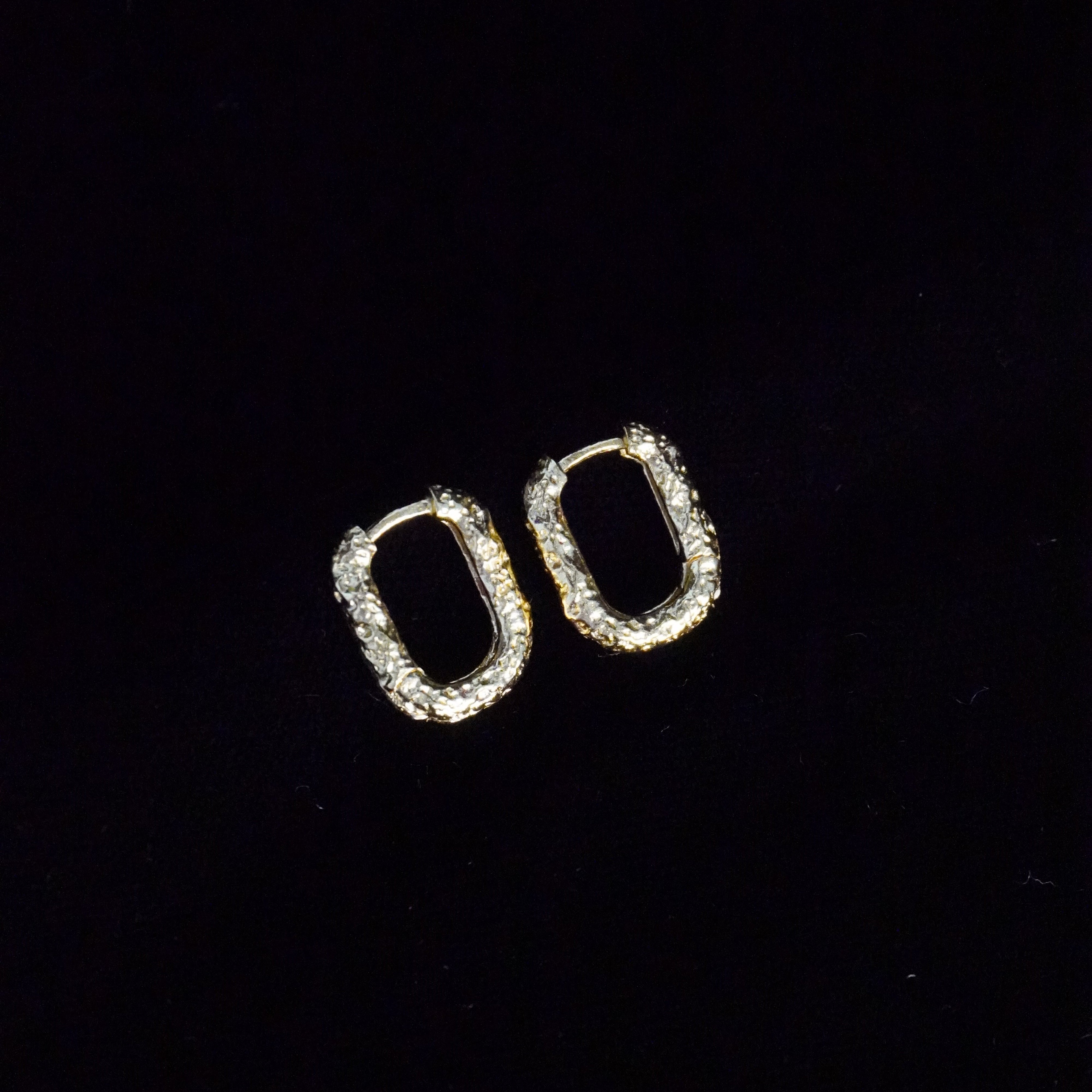 Textured Huggie